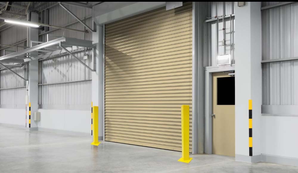 Heavy duty safety bollard post